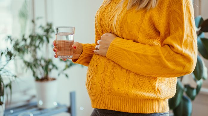 Många tycker att det är obehagligt att dricka den mycket sockerhaltiga vätskan under glukostestet. Men tänk att det är för en god sak. Illustrationsfoto: iStock